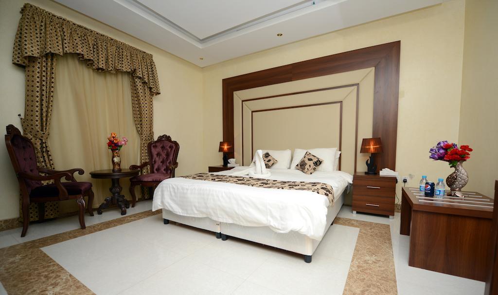 Hotelier Suites Riyadh Ruang foto