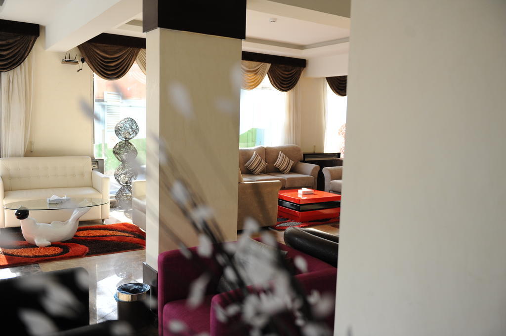 Hotelier Suites Riyadh Bagian luar foto