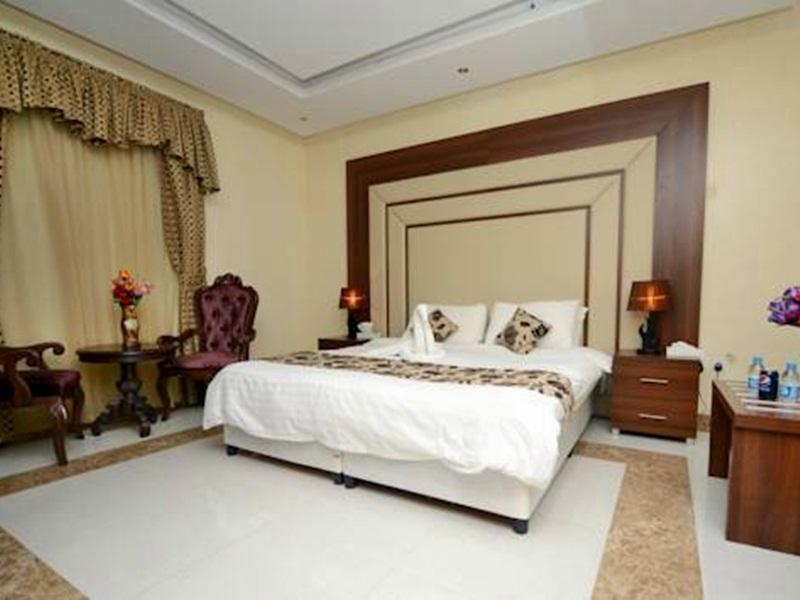 Hotelier Suites Riyadh Bagian luar foto