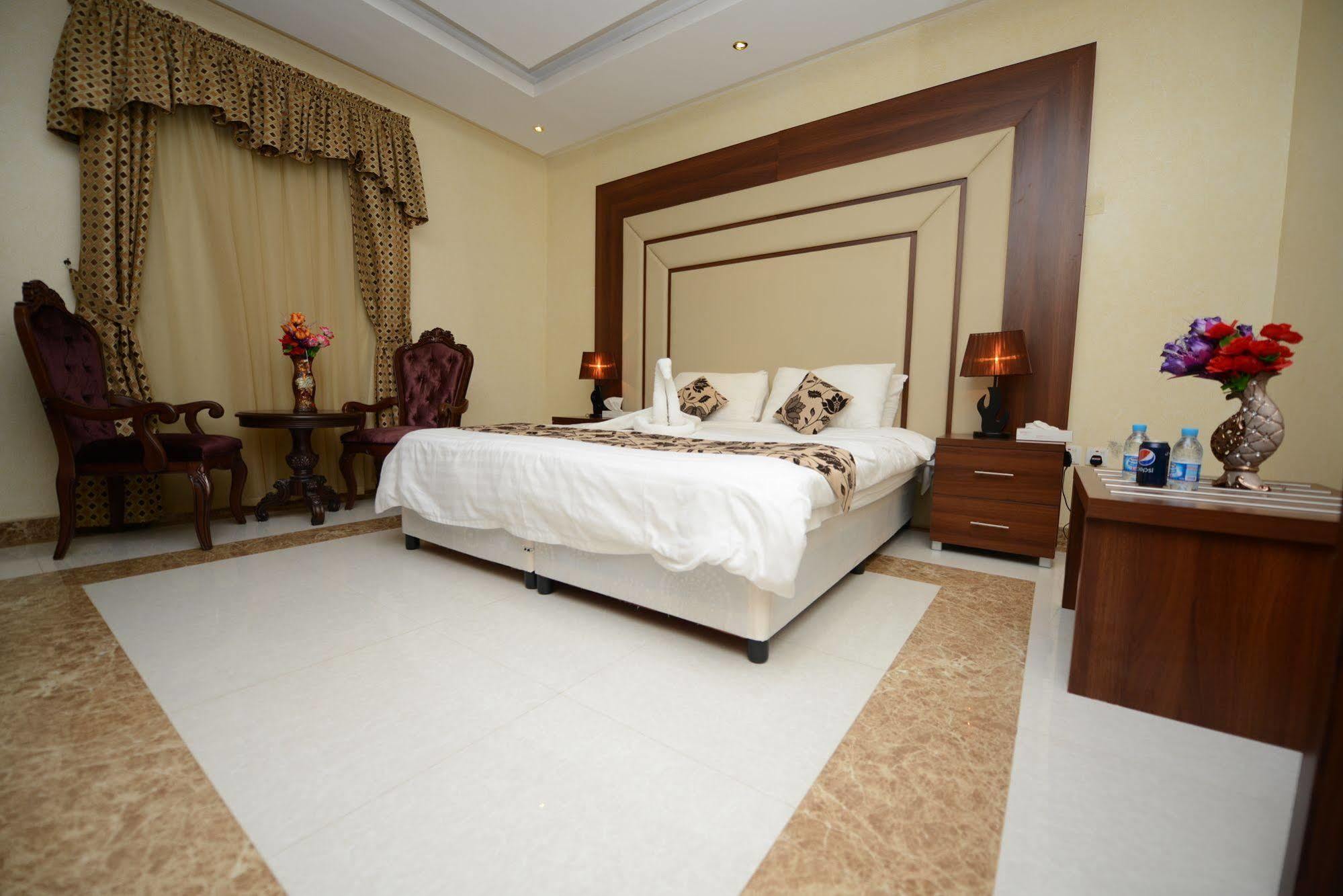 Hotelier Suites Riyadh Bagian luar foto