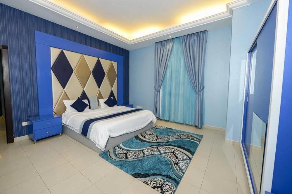 Hotelier Suites Riyadh Bagian luar foto