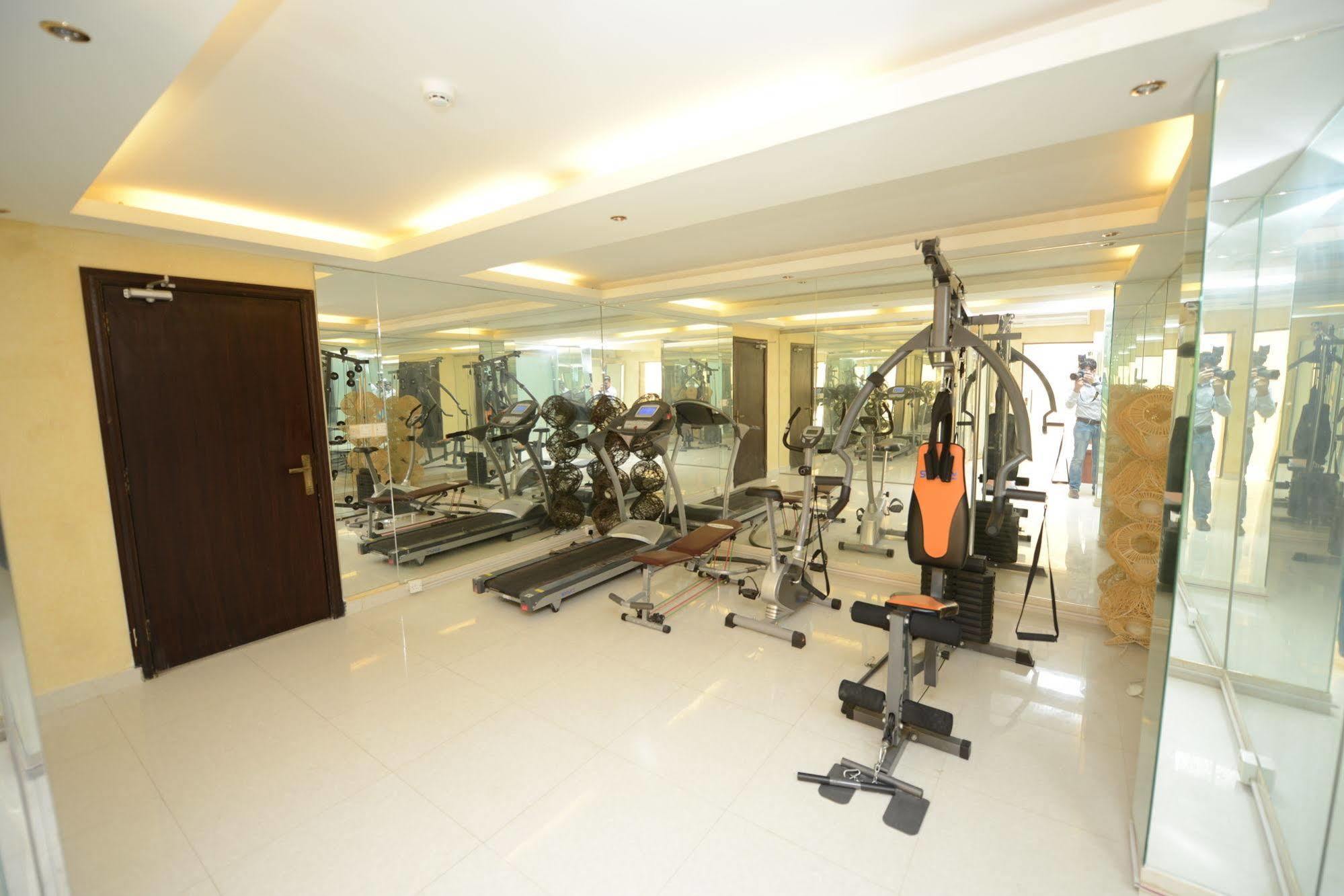 Hotelier Suites Riyadh Bagian luar foto