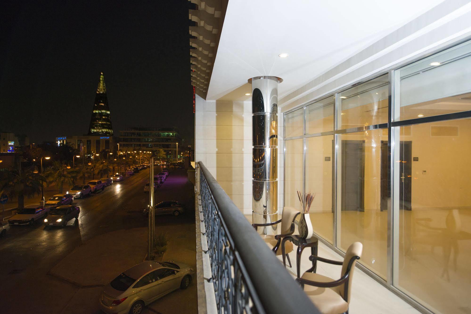 Hotelier Suites Riyadh Bagian luar foto